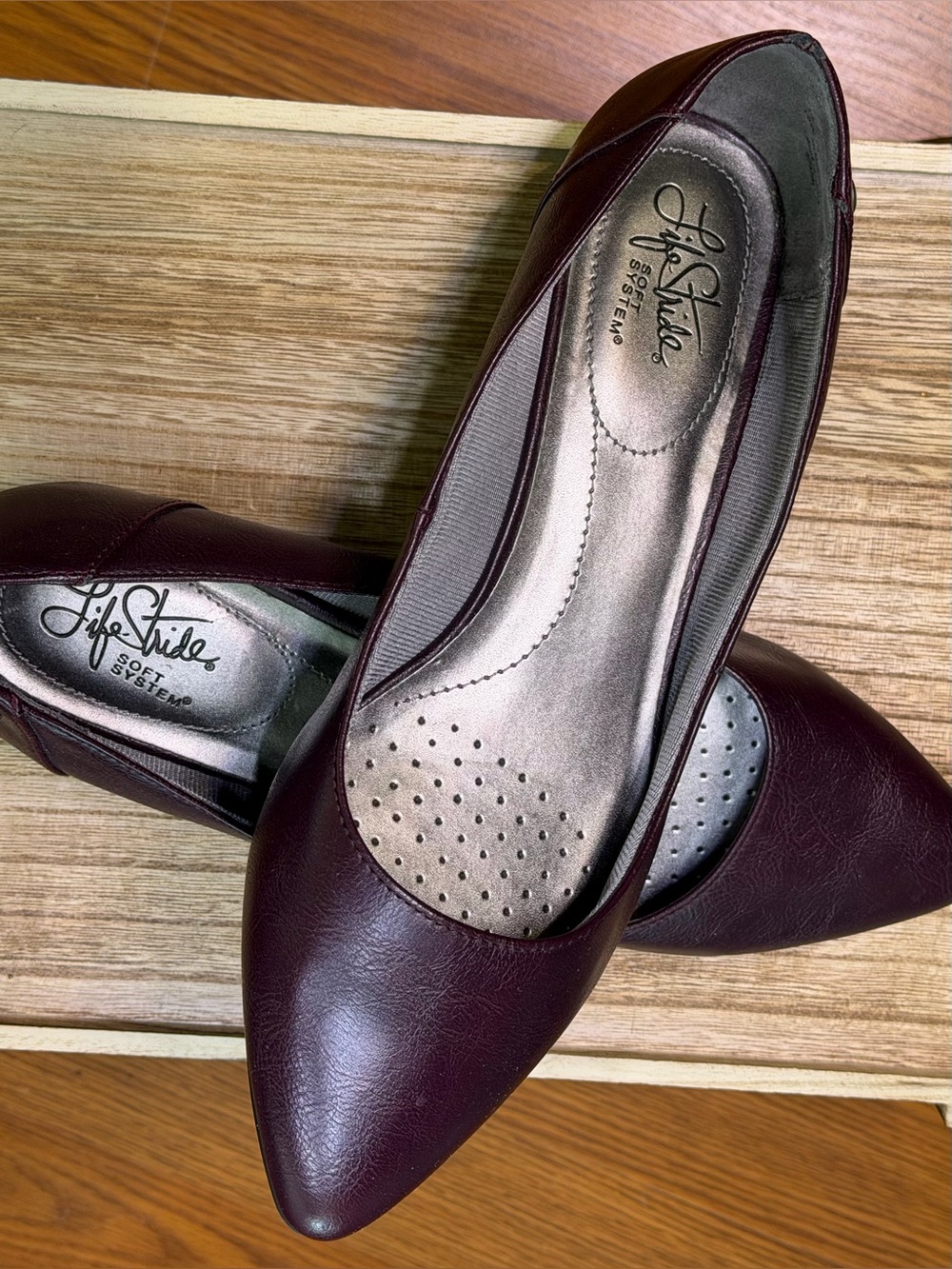 Life Stride Women's Spark Toe Wine Flats, Sz 10W (NWOT)